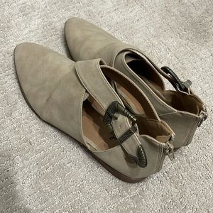 Qupid zip up shoes. Size 8.5